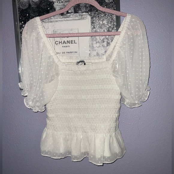 Express Tops - (SOLD) EXPRESS WHITE TOP WITH PUFF SLEEVES PRELOVED